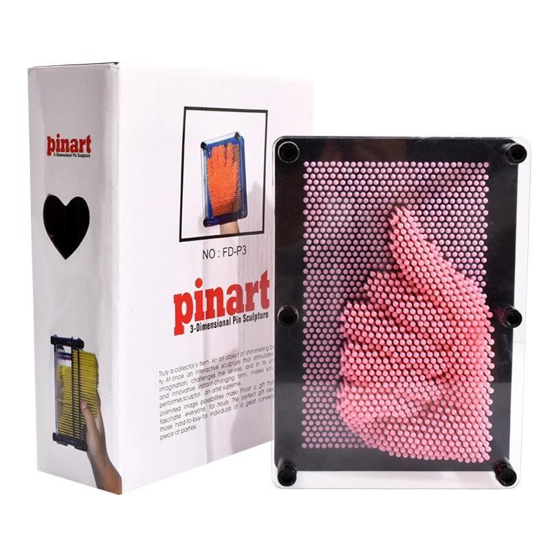 Colorful 3D Pin Art Board: Made of colorful plastic pin and acrylic sheet materials, durable and tear resistance. You can use your hands, face, feet or any object (such as toys and shapes pressed on pins) to make amazing 3D sculptures | 彩色 3D 針畫藝術板: 由彩色塑料針和亞克力板材料製成,物料耐用。 可以使用您的手、臉、腳或任何物體來製作令人驚喜的 3D 造形。